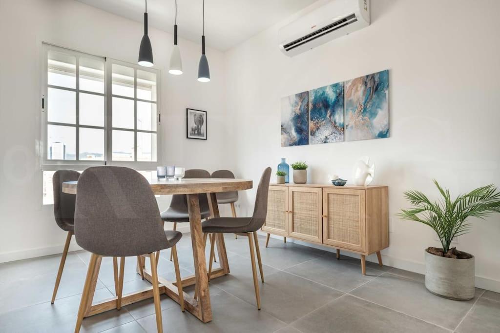 Sunlit & Fresh Apartment - Center By Rems Málaga Eksteriør billede