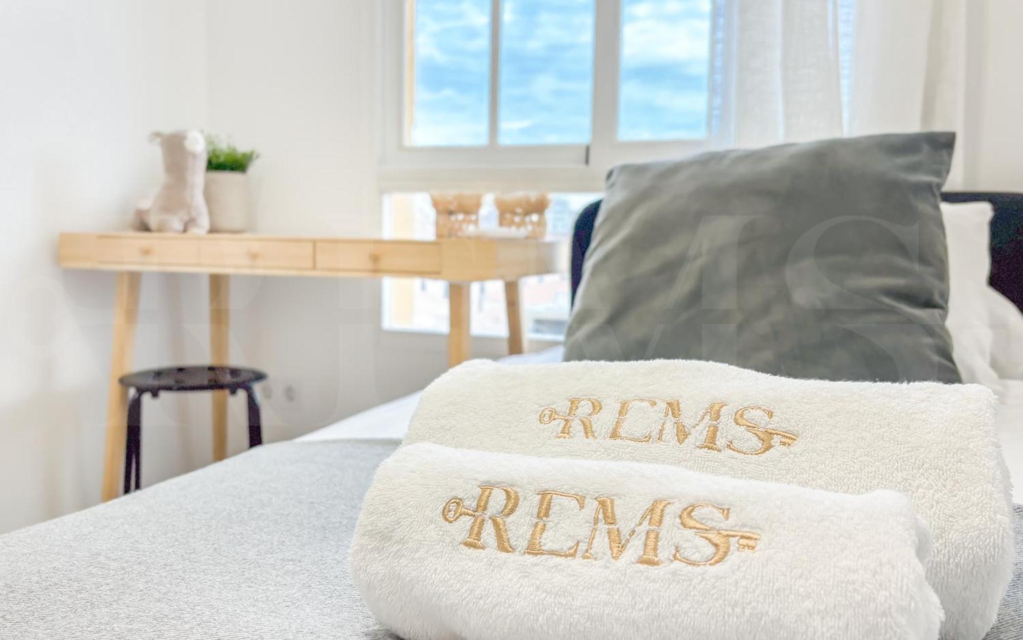 Sunlit & Fresh Apartment - Center By Rems Málaga Eksteriør billede